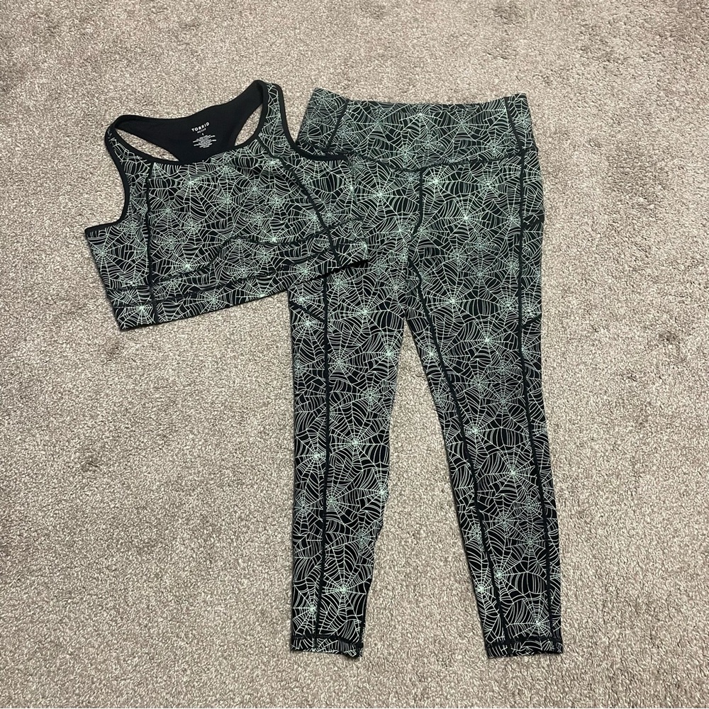 Women’s Torrid Active Spider Web Bra and Legging Set Size 1/1X
